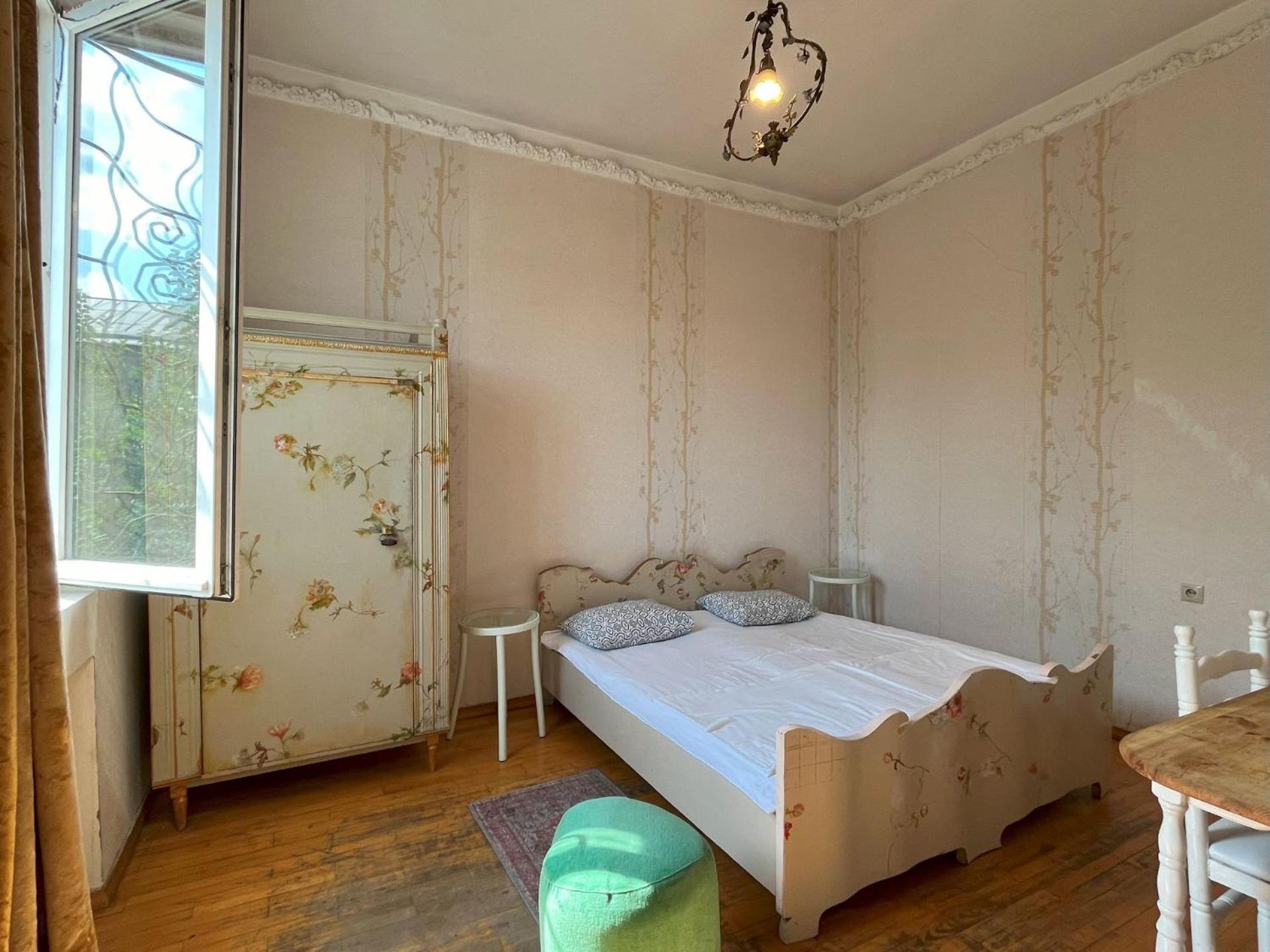 Guest House One Two Three Тбілісі Екстер'єр фото