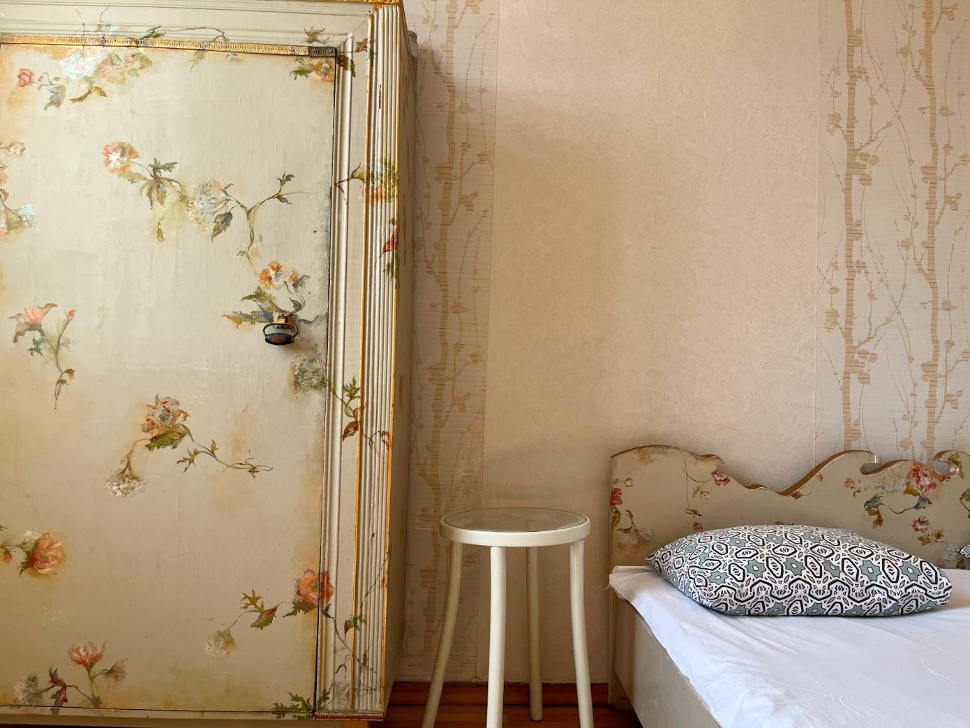 Guest House One Two Three Тбілісі Екстер'єр фото