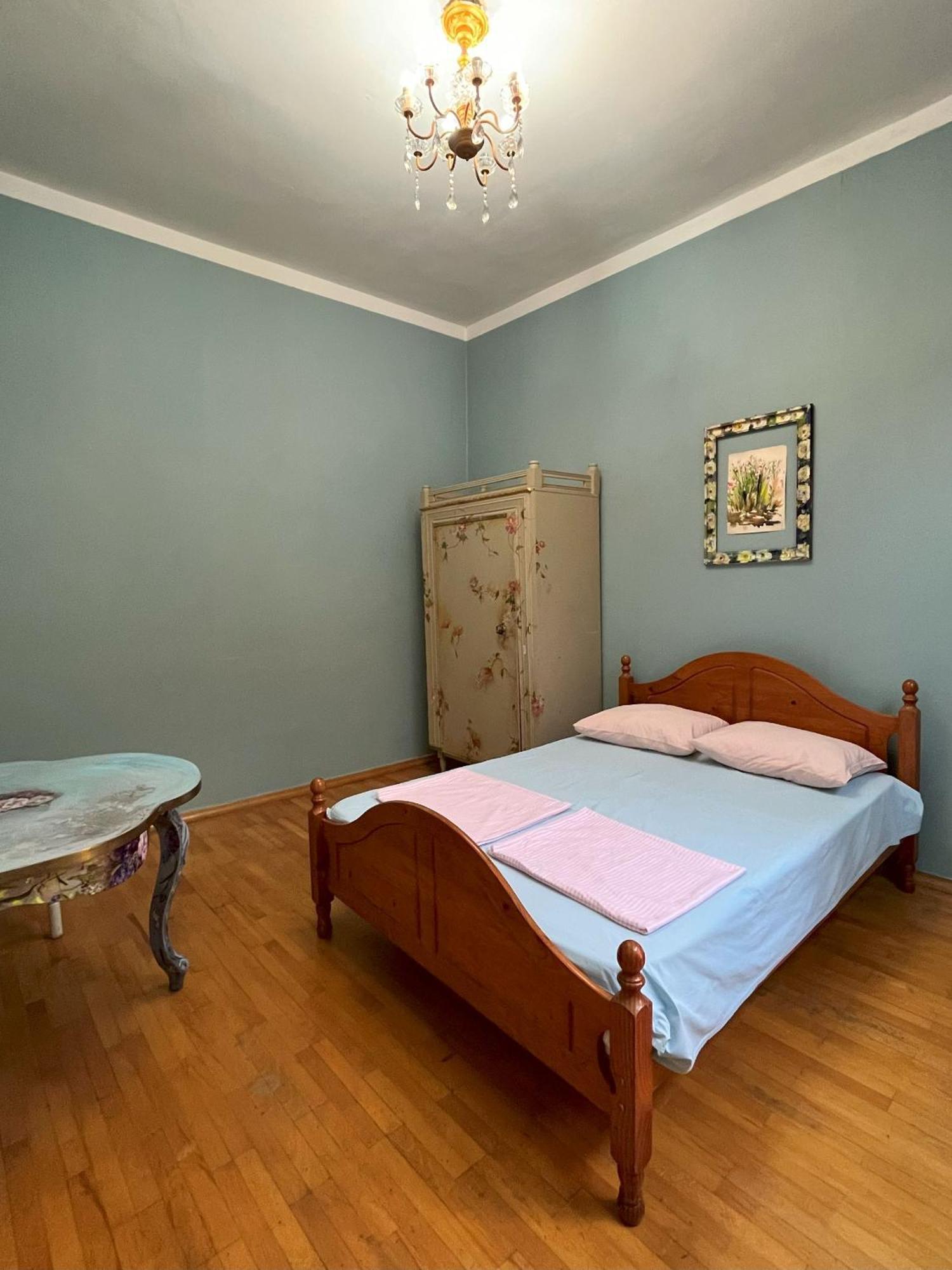 Guest House One Two Three Тбілісі Екстер'єр фото