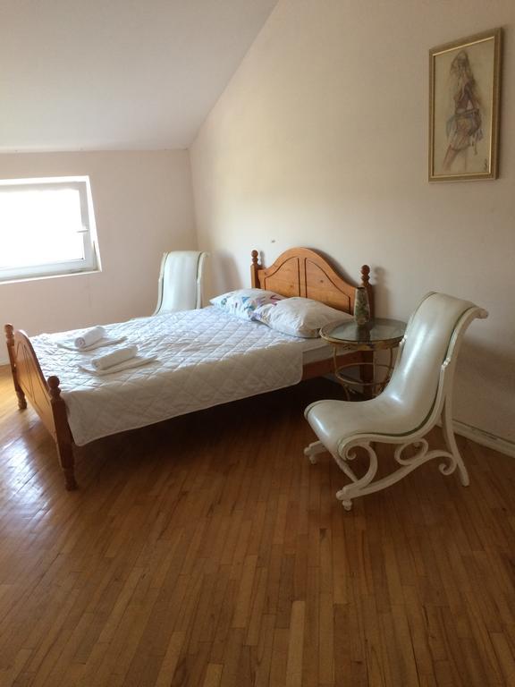 Guest House One Two Three Тбілісі Номер фото