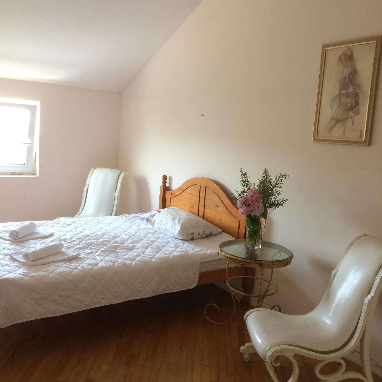 Guest House One Two Three Тбілісі Екстер'єр фото