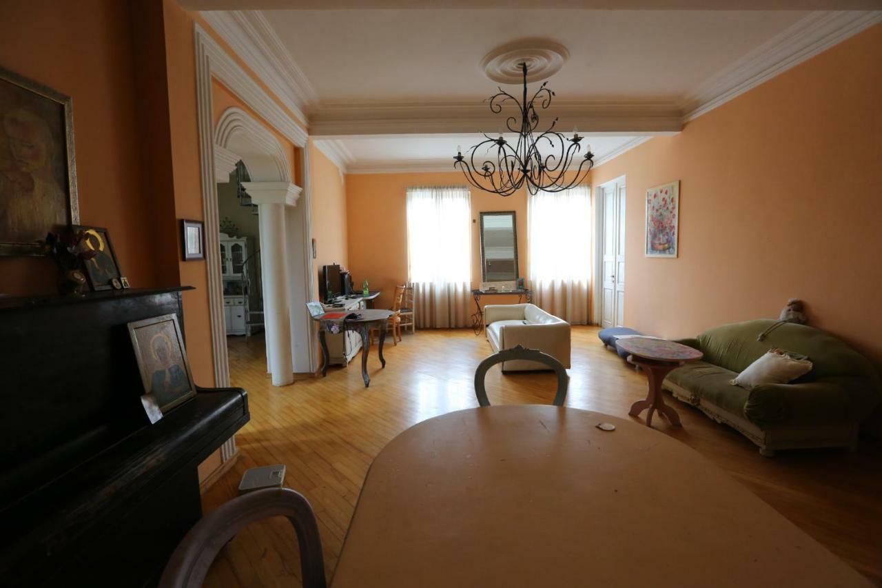 Guest House One Two Three Тбілісі Екстер'єр фото