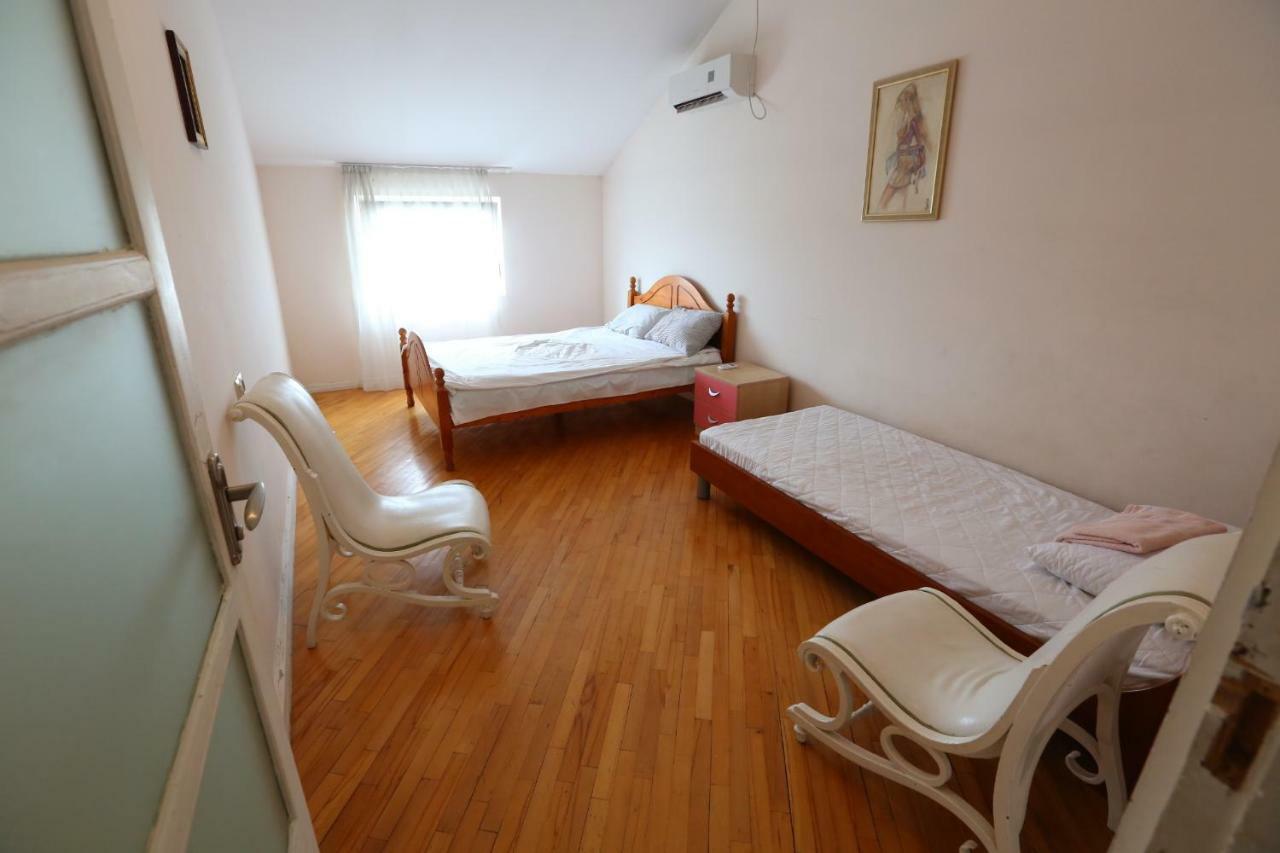 Guest House One Two Three Тбілісі Екстер'єр фото
