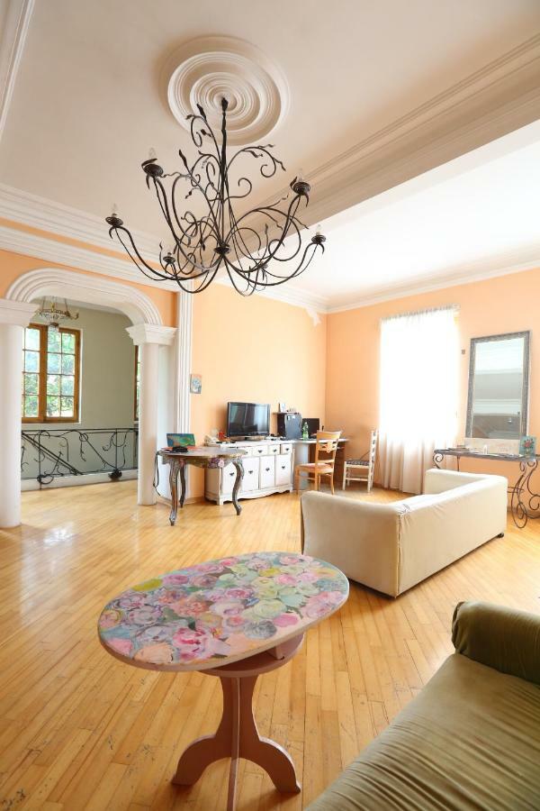 Guest House One Two Three Тбілісі Екстер'єр фото